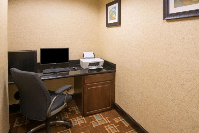Holiday Inn Express Hotel & Suites Wauseon, An Ihg