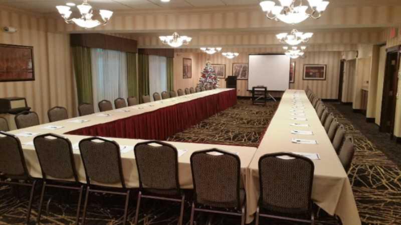 Holiday Inn Express Hotel & Suites Youngstown North Warren/niles, An Ihg