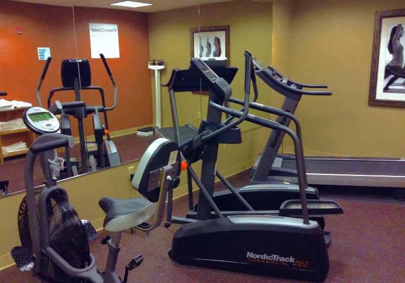 فندق Holiday Inn Express & Suites Winner By Ihg