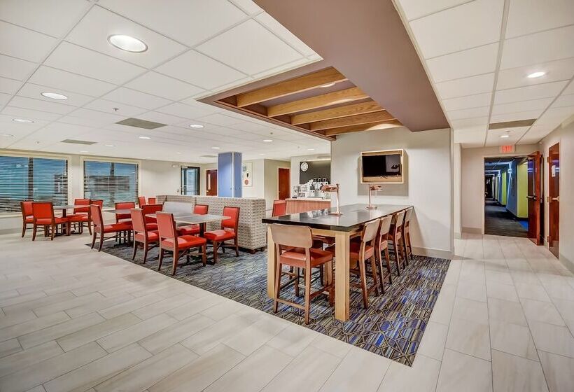 فندق Holiday Inn Express & Suites Greenville Airport, An Ihg