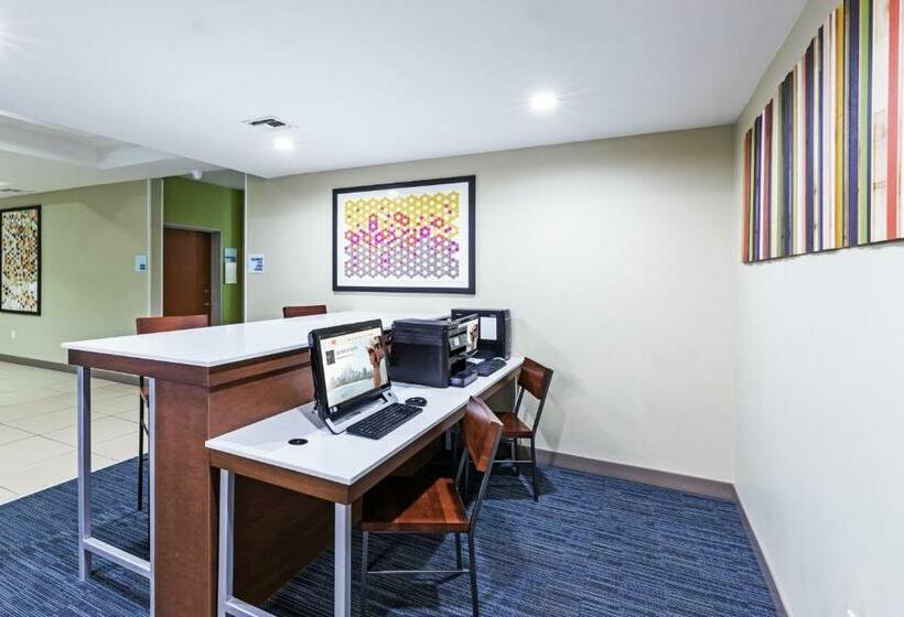 فندق Holiday Inn Express And Suites Pryor, An Ihg