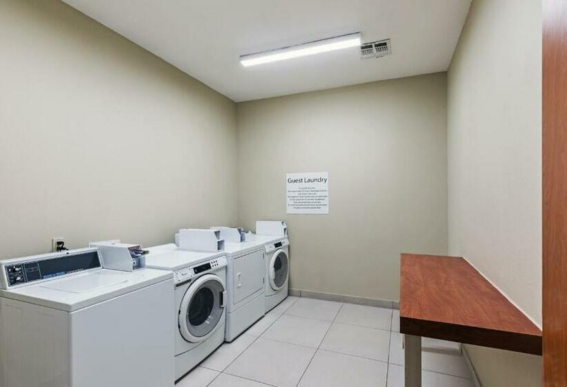 فندق Holiday Inn Express And Suites Pryor, An Ihg