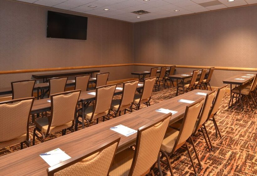 فندق Holiday Inn Express Breezewood, An Ihg