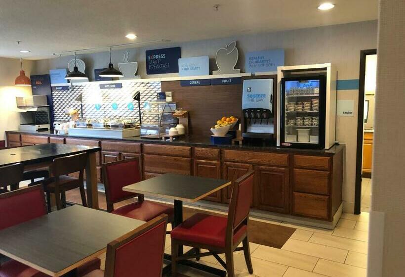 فندق Holiday Inn Express Mt. Vernon, An Ihg