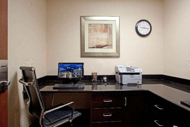 فندق Holiday Inn Express Pembroke, An Ihg