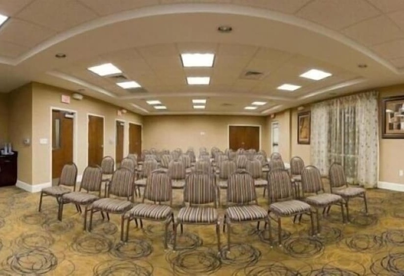 فندق Holiday Inn Express Pembroke, An Ihg