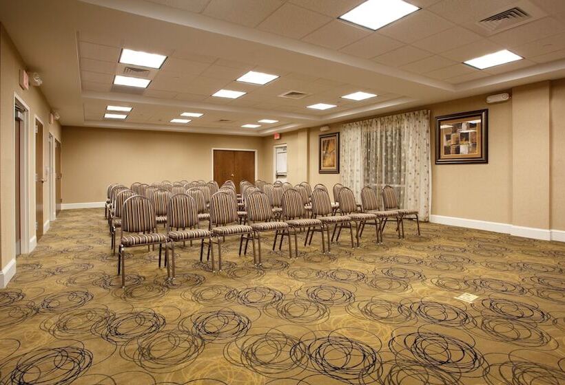 فندق Holiday Inn Express Pembroke, An Ihg