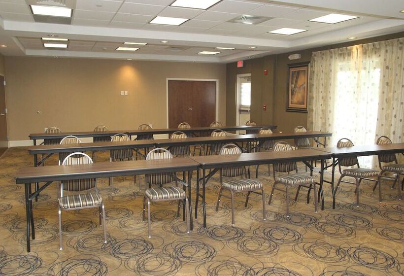 فندق Holiday Inn Express Pembroke, An Ihg