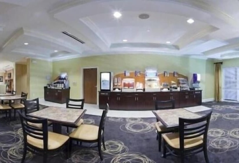 فندق Holiday Inn Express Pembroke, An Ihg