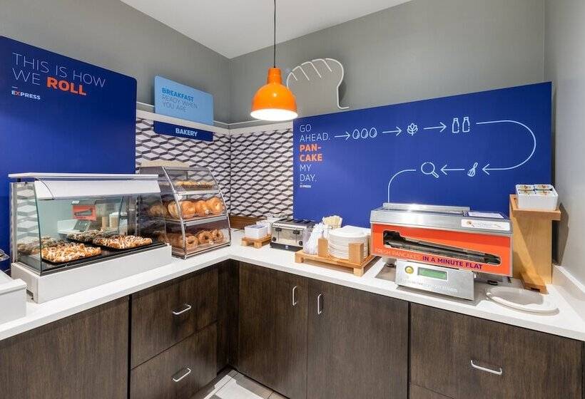 هتل Holiday Inn Express State College At Williamsburg Square, An Ihg
