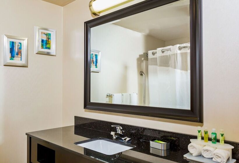 Holiday Inn Express Hotel & Suites Mt. Holly By Ihg