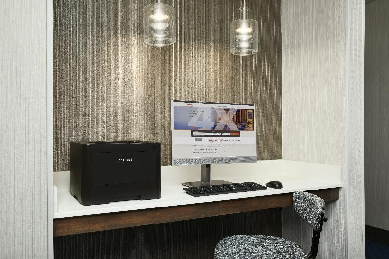 فندق Holiday Inn Express & Suites I 26 & Us 29 At Westgate Mall, An Ihg