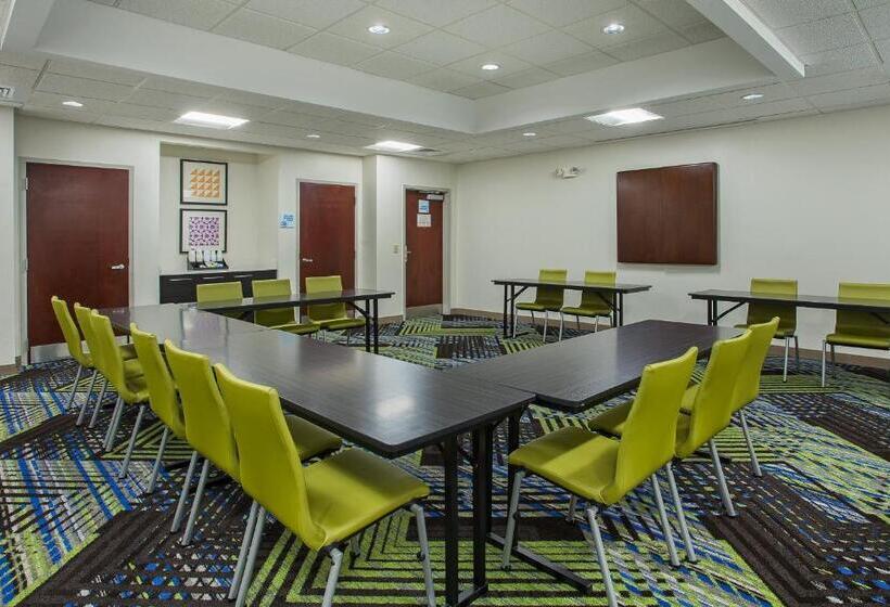 בית מלון כפרי Holiday Inn Express & Suites Lebanon Nashville Area, An Ihg