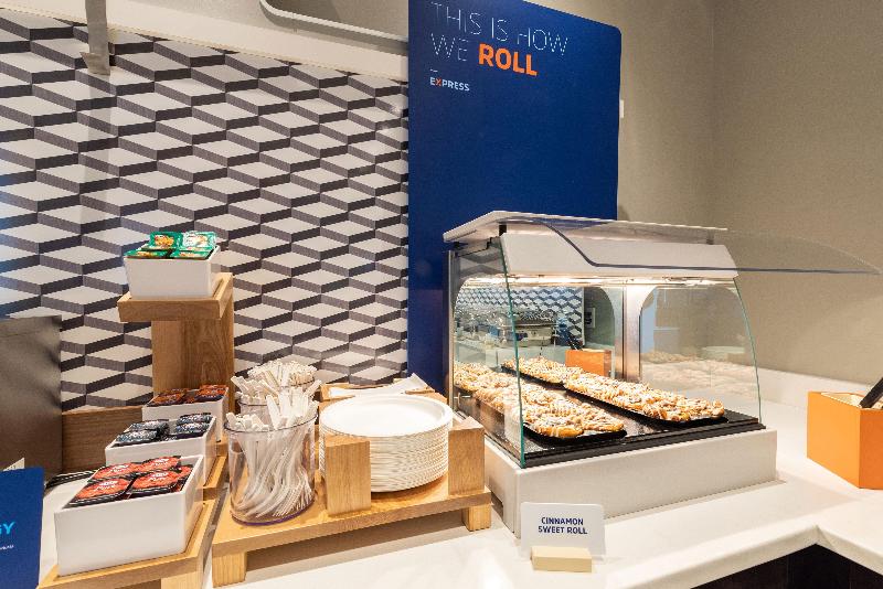 Holiday Inn Express Hotel & Suites New Philadelphia By Ihg