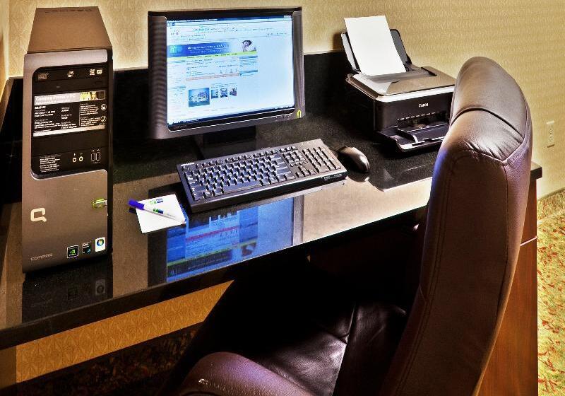 هتل Holiday Inn Express & Suites Perry, An Ihg