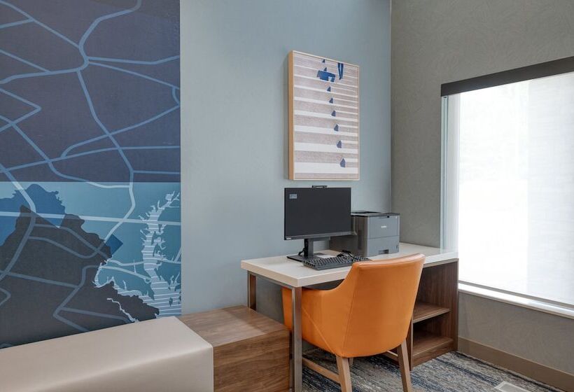 فندق Holiday Inn Express & Suites Wadsworth, An Ihg