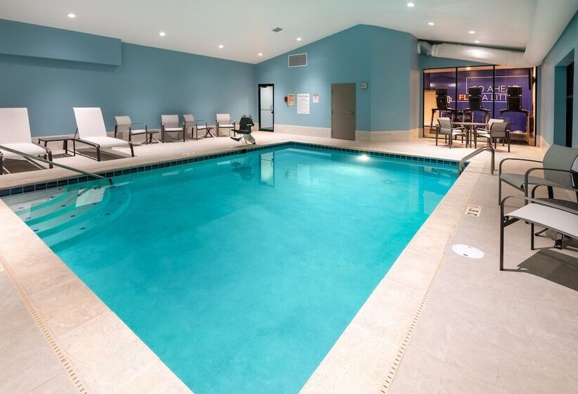 فندق Holiday Inn Express & Suites Wadsworth, An Ihg