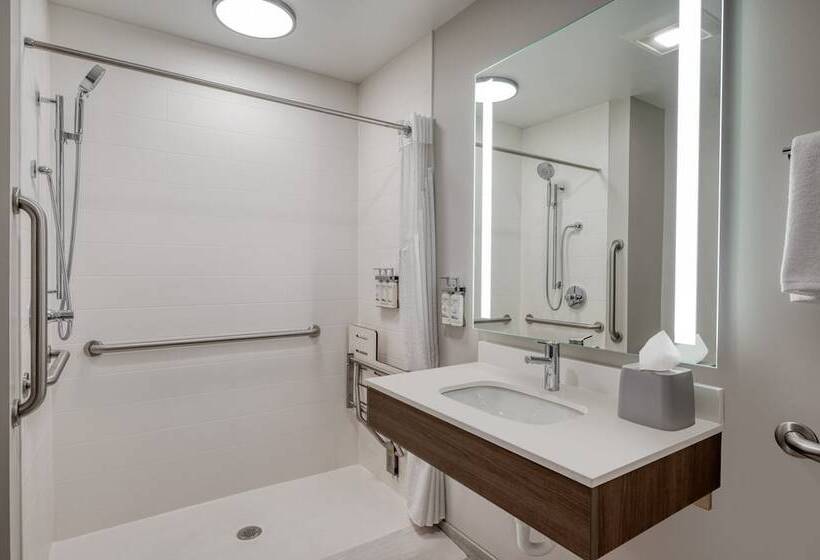 فندق Holiday Inn Express & Suites Wadsworth, An Ihg