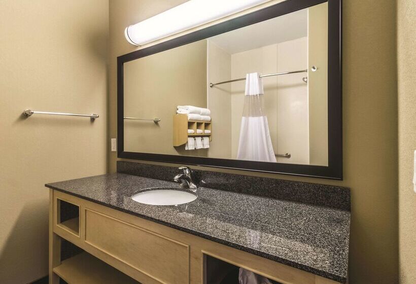 Отель La Quinta By Wyndham Fargo Medical Center