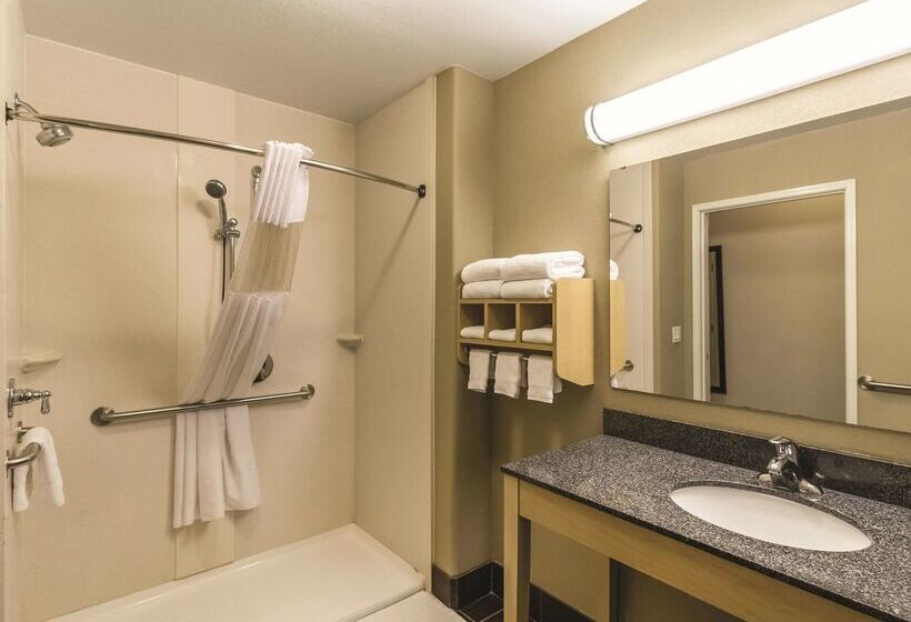 Отель La Quinta By Wyndham Fargo Medical Center