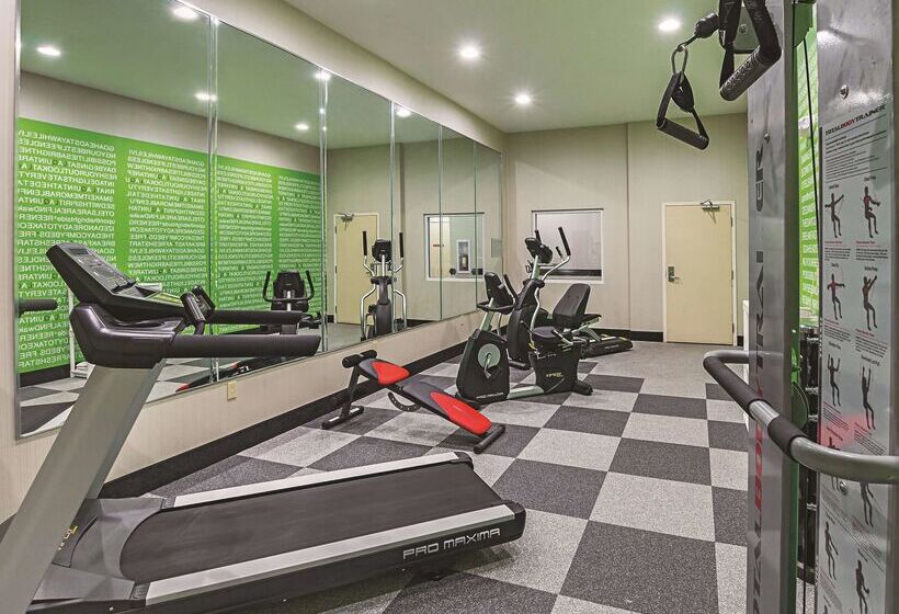 Отель La Quinta By Wyndham Ft. Worth Forest Hill, Tx