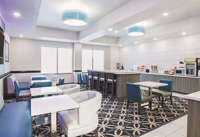 Отель La Quinta By Wyndham Ft. Worth Forest Hill, Tx