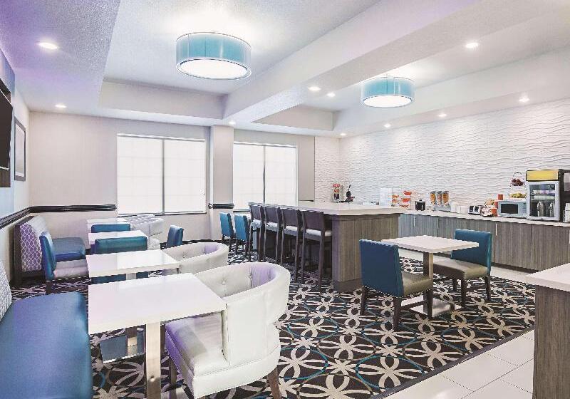 هتل La Quinta By Wyndham Ft. Worth   Forest Hill, Tx