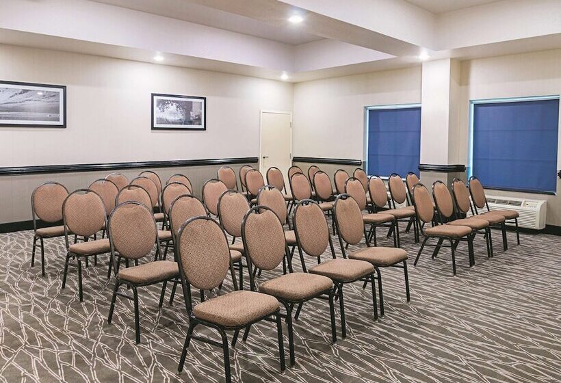 Отель La Quinta By Wyndham Ft. Worth Forest Hill, Tx