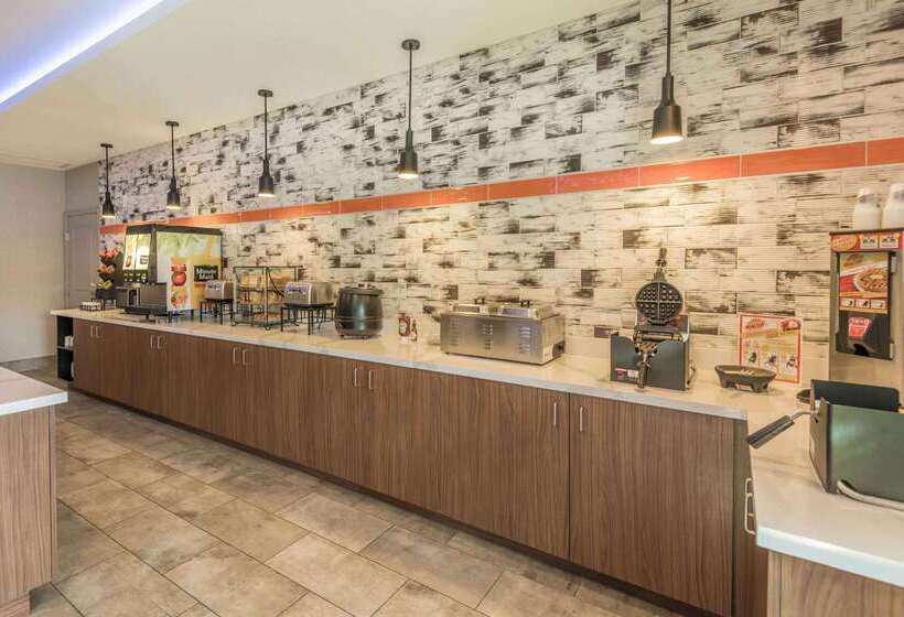هتل La Quinta By Wyndham Las Vegas Airport South