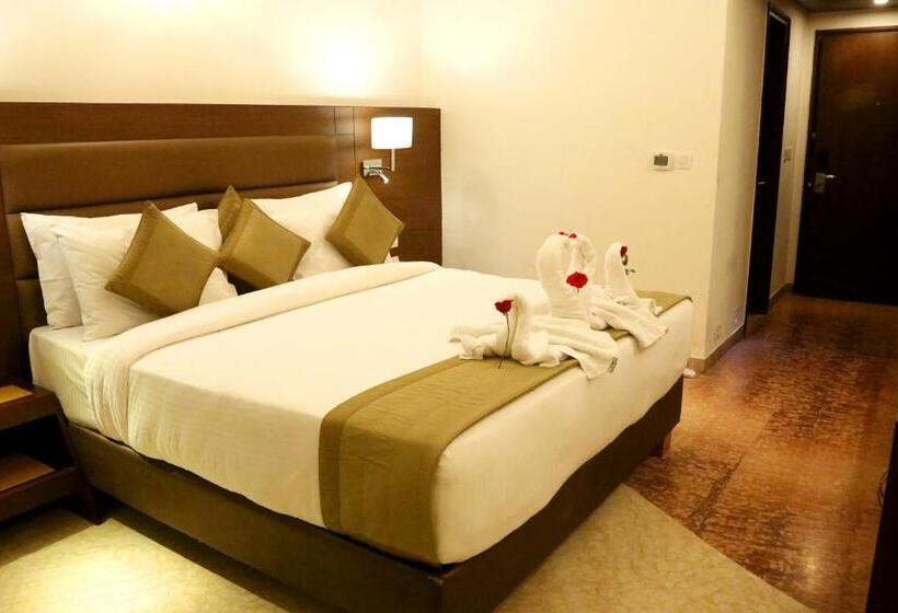 فندق Meraden Grand