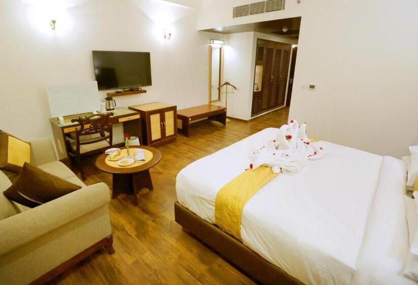 فندق Meraden Grand