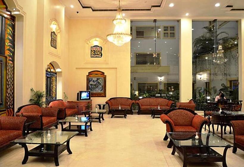 فندق Meraden Grand