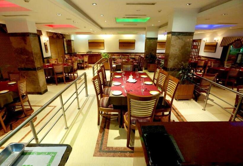 فندق Meraden Grand