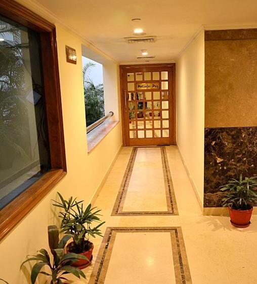 فندق Meraden Grand