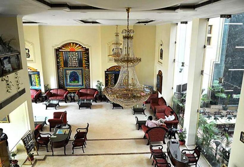 فندق Meraden Grand