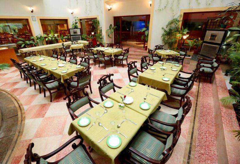 فندق Meraden Grand