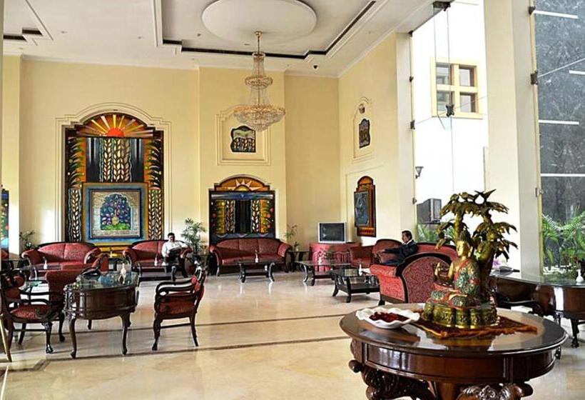 فندق Meraden Grand