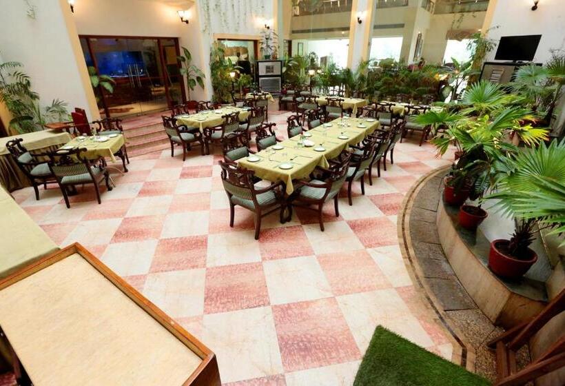 فندق Meraden Grand