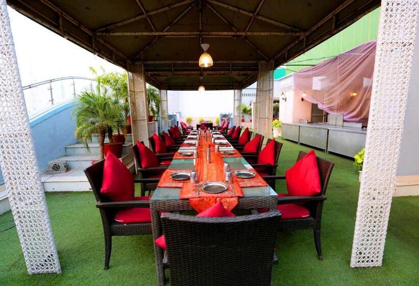 فندق Meraden Grand