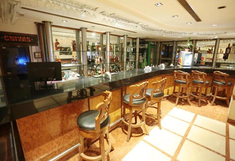 فندق Meraden Grand