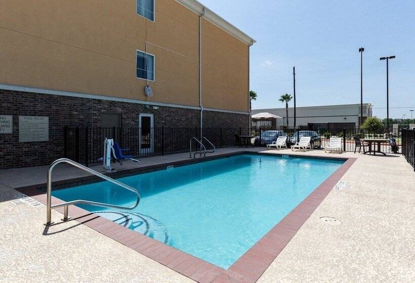 فندق Spark By Hilton Pearland