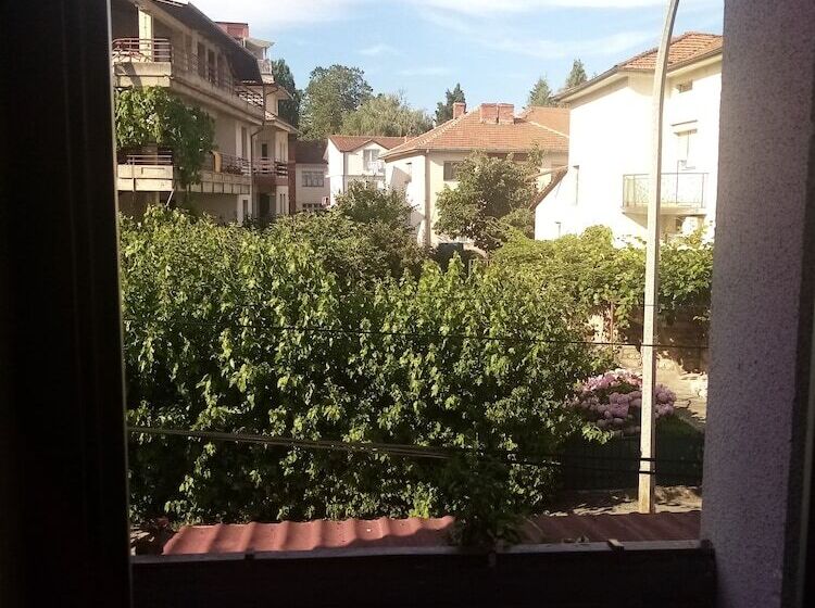 هتل Pink Hostel Mimi