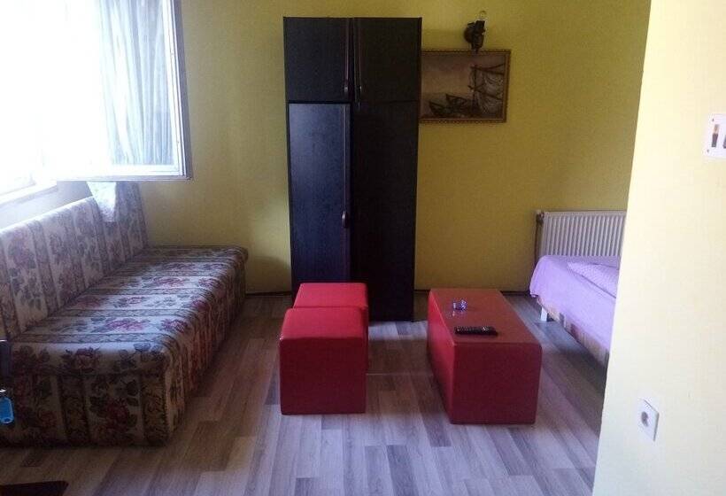 هتل Pink Hostel Mimi