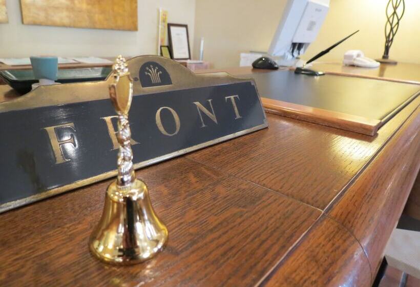 فندق Poppy Springs Resort & Spa