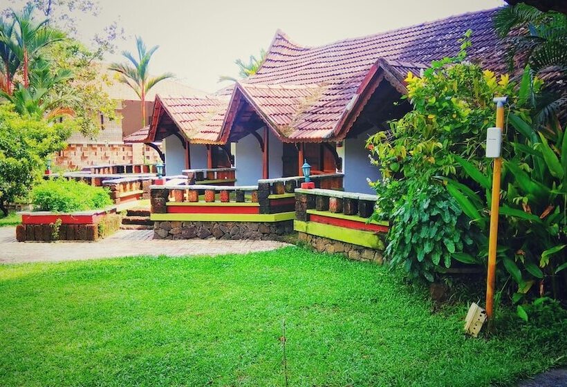 Отель Punnamada Resorts