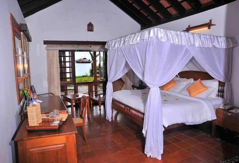 Отель Punnamada Resorts