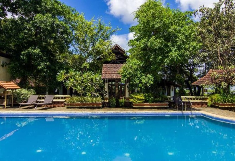 Отель Punnamada Resorts