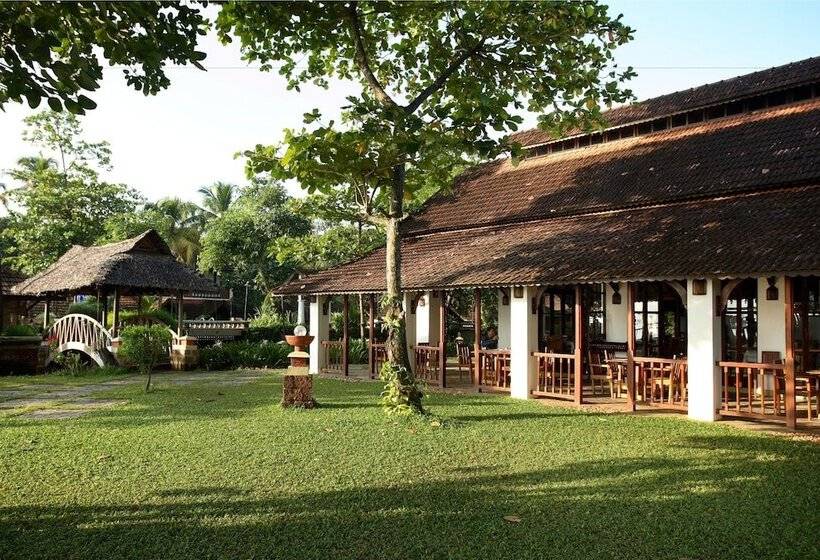 Отель Punnamada Resorts