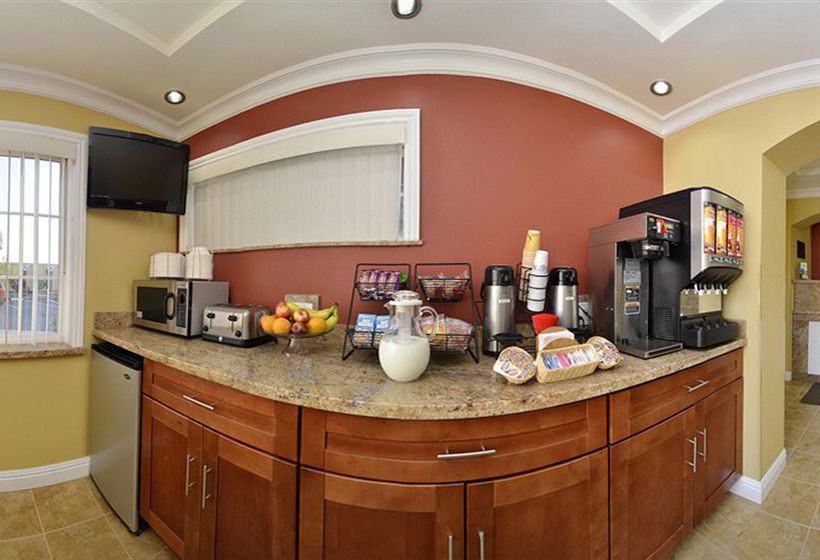 酒店 Inn By The Coliseum