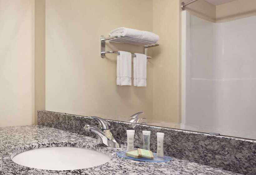 ホテル Super 8 By Wyndham Saskatoon Near Downtown